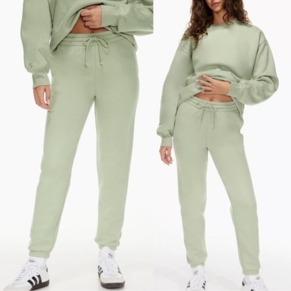 Aritzia TNA Cozy AF Sweatpants - Picture 2 of 10